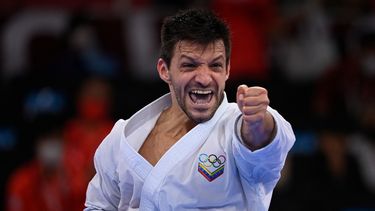 El venezolano Antonio José Díaz Fernández se presenta en la ronda de clasificación de kata masculino de la competencia de kárate durante los Juegos Olímpicos de Tokio 2020