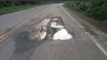 el senador por el departamento de Beni, Yerko Núñez, denunció el deterioro del tramo asfaltado Yucumo-Quiquibey, concluido hace cinco meses por la constructora española, que cobró 33 millones de dólares.