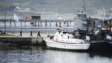 Barco patrullero argentino en el puerto de Ushuaia, al sur de Argentina, el 28 de enero de 2011. 