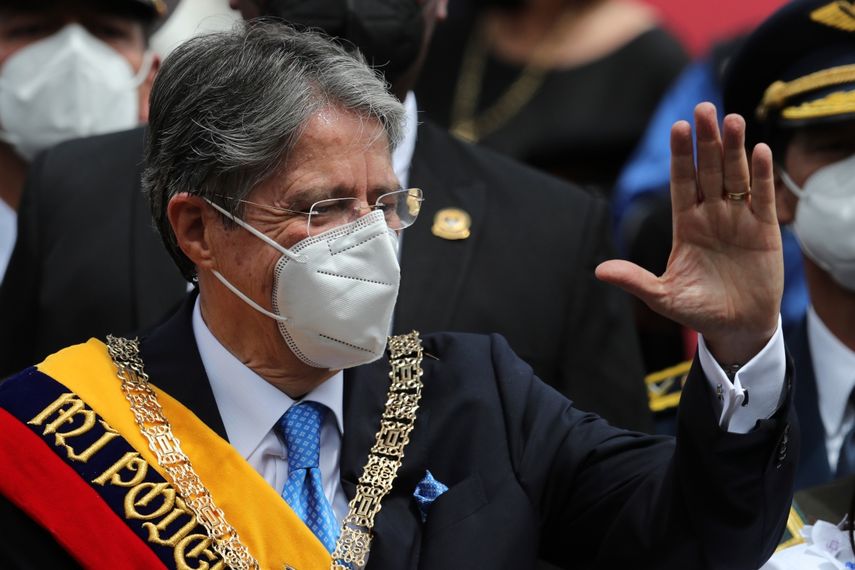 El nuevo presidente de Ecuador, Guillermo Lasso, luce la banda presidencial después de la ceremonia de toma de posesión frente a la Asamblea Nacional en Quito, Ecuador, el lunes 24 de mayo de 2021.&nbsp;