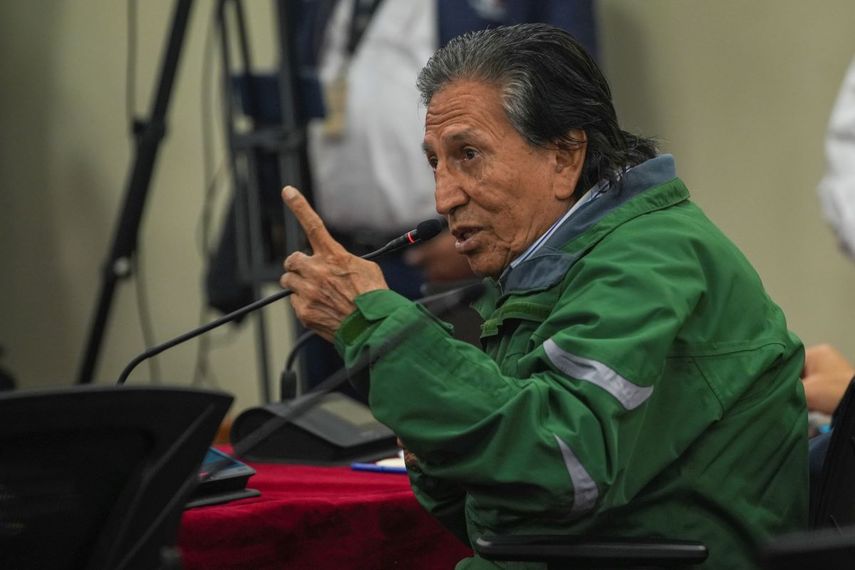 El expresidente peruano Alejandro Toledo asiste a una audiencia judicial donde enfrenta acusaciones de aceptar sobornos de la constructora brasileña Odebrecht a cambio de contratos de obras públicas mientras ocupaba el cargo en Lima, Perú, el viernes 11 de octubre de 2024.&nbsp;