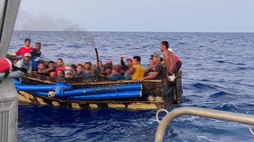 Balseros cubanos en una embarcación sobrecargada.&nbsp;