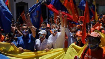 NOTICIA DE VENEZUELA  - Página 10 Juan-guaido-presidente-encargado-venezuela-recorre-las-calles-venezuela