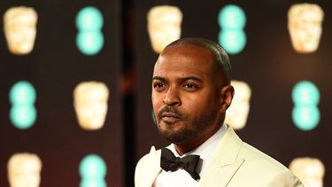 En esta foto de archivo tomada el 12 de febrero de 2017, el actor británico Noel Clarke posa al llegar a los premios BAFTA de la Academia Británica de Cine en el Royal Albert Hall de Londres.&nbsp;