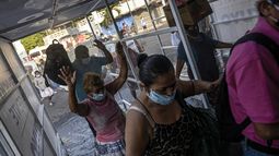 Medidas de control sanitario en San Salvador (El Salvador) por el coronavirus .&nbsp;