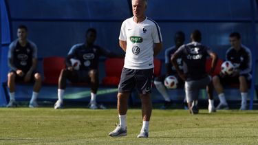 Didier Deschamps&nbsp;podría convertirse el domingo en el tercer futbolista en ganar la Copa del Mundo como jugador y entrenador.