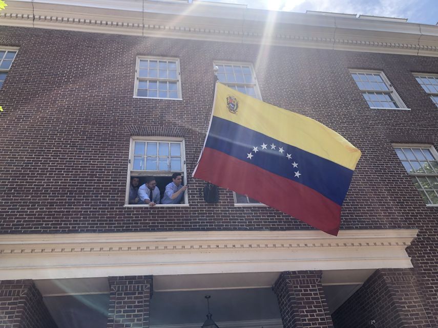 vecchio control embajada 3a.jpg