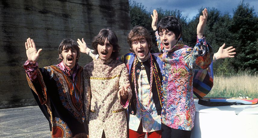 Ringo Starr, George Harrison, John Lennon y Paul McCartney posan durante la filmación de la película The Magical Mistery Tour. (CORTESÍA)
