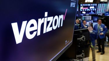 Logo de Verizon en una pantalla en Wall Street.