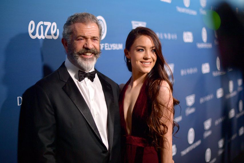 Mel Gibson (izquierda) y Rosalind Ross asisten al evento HEAVEN de Michael Muller, presentado por The Art of Elysium, el 5 de enero de 2019 en Los Ángeles, California.