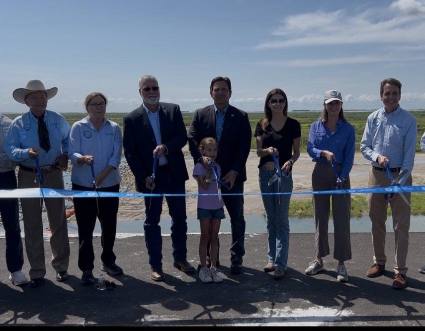 Ron DeSantis preside la ceremonia de inauguración del embalse C43.&nbsp;