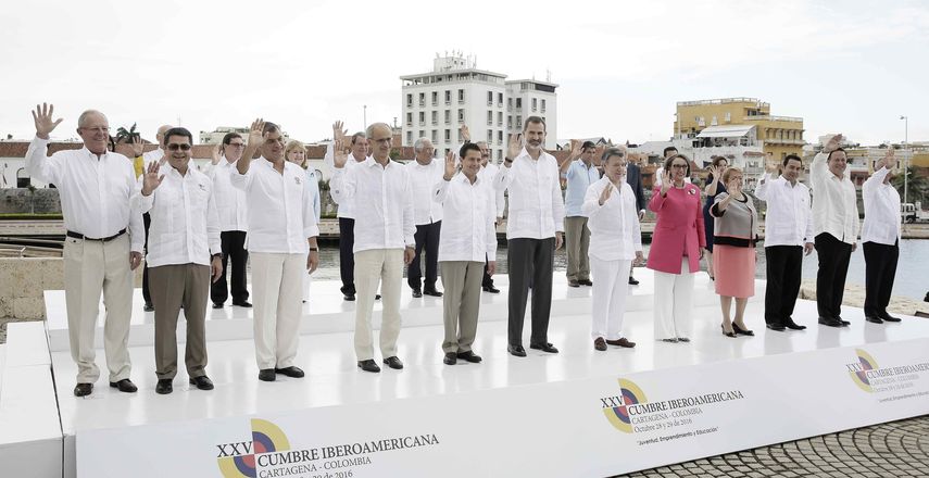 &nbsp;Foto oficial durante la XXV&nbsp;Cumbre&nbsp;Iberoamericana&nbsp;de Jefes de Estado y de Gobierno, en Cartagena, Colombia