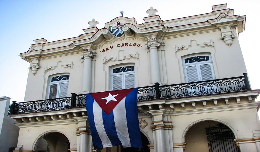 Vista parcial de la fachada del Insitituto San Carlos en Cayo Hueso, centro de la herencia cultural cubana.