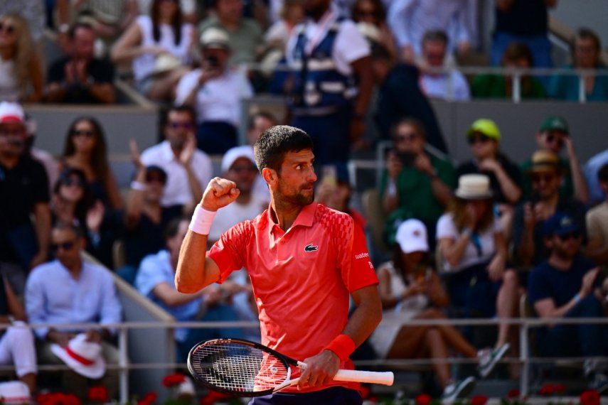 Novak Djokovic celebra el triunfo conquistado contra el español Carlos Alcaraz en París