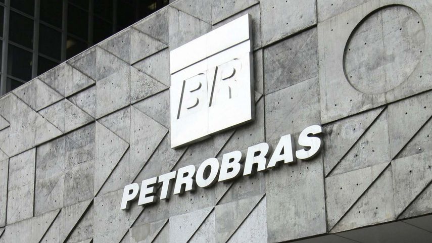 Según balances publicados por Petrobras, el impacto de las corruptelas de las cuales se beneficiaron empresarios y políticos fue de unos 2.000 millones de dólares