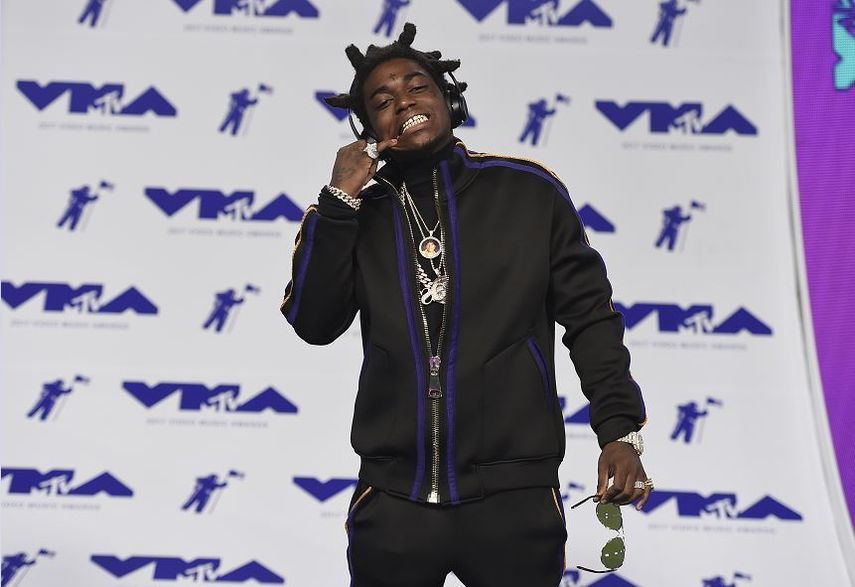 Kodak Black fue también arrestado en agosto de 2018 e ingresado en una cárcel del Condado de Broward, en el sur de Florida, por robo, posesión de marihuana y negligencia.