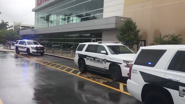 Las autoridades acudieron al centro comercial de Pembroke Pines.&nbsp;