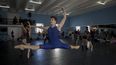 El Ballet Nacional de Cuba ensaya la Séptima Sinfonía del coreógrafo alemán Uwe Scholz el jueves 9 de diciembre de 2021 en La Habana. El BNC volverá al escenario del Teatro Nacional el 16 de diciembre por primera vez desde que comenzó la pandemia.