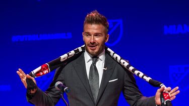 El exfutbolista británico David Beckham habla durante la presentación oficial del equipo que representará a Miami en la MLS, la liga mayor de EE.UU. 