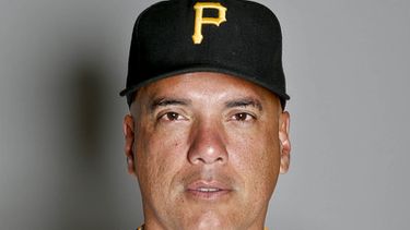 Heberto Andrade, en su rol de instructor especial de los Piratas de Pittsburgh, sabe cómo ayudar a los jóvenes peloteros en su desarrollo