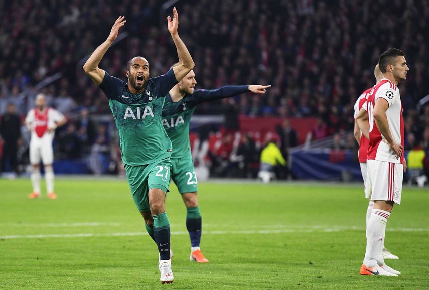 El brasileño Lucas Moura se vistió de héroe al anotar tres tantos.