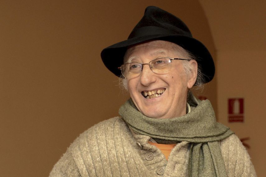 Fotografía de archivo, tomada el 26/12/2013 en León, del veterano mago español Juan Tamariz (Madrid, 1941), que ha fallecido a los 83 años de edad, según ha anunciado en redes sociales su hija.