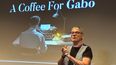 El guionista Hernando Olivares durante una presentación de su película A Coffee for Gabo.