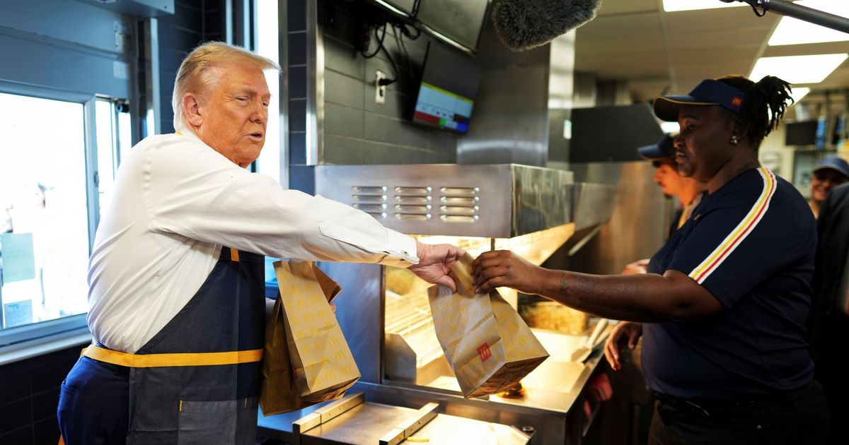 Images of Trump in McDonald’s kitchen go viral on social networks