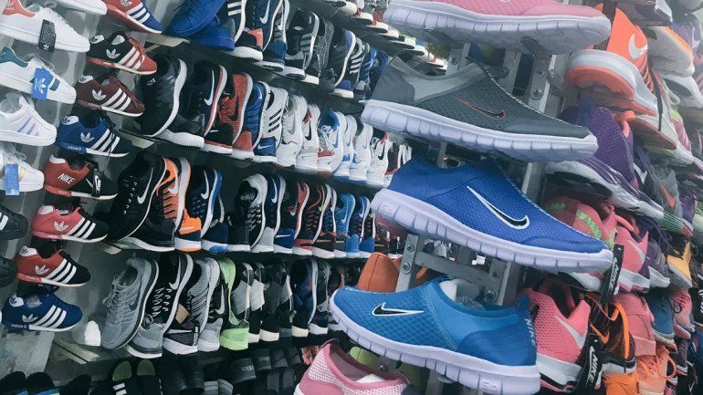 Cinco detenidos por falsificar zapatillas Nike en EEUU por más de 70  millones de dólares