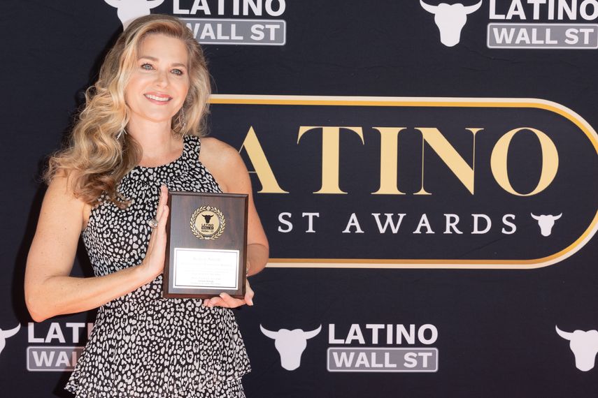 La actriz Sonya Smith en los Latino Wall Street Awards.