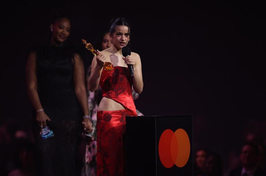 Rosalia tras ganar el Brit 2026 a la artista internacional.