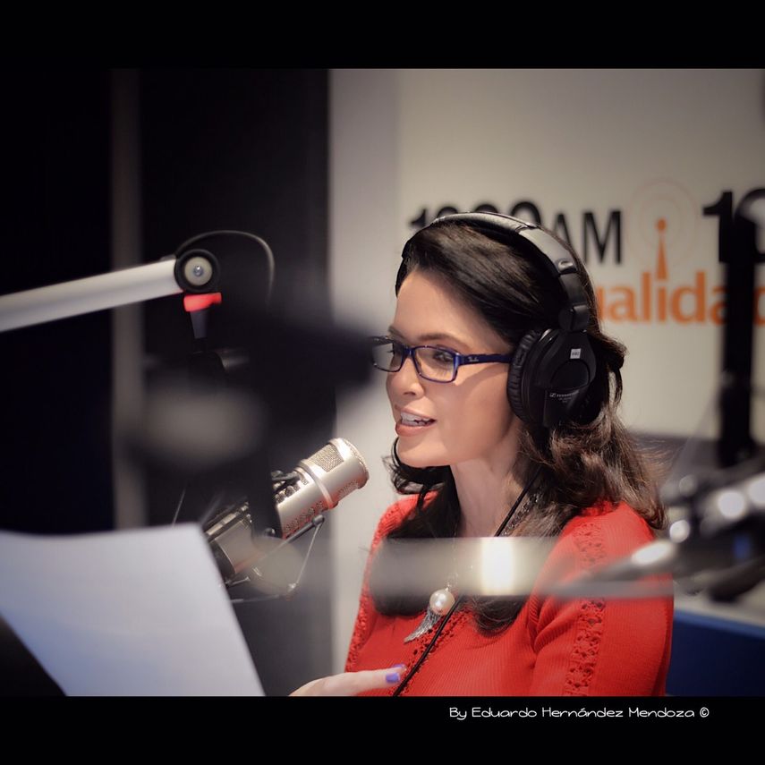 La periodista Carinés Moncada en el programa Cada Tarde, en Actualidad Radio 1040 AM.