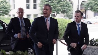 El presidente electo de Colombia, Iván Duque (c), llega al Departamento de Estado de EEUU para una reunión con el secretario de Estado, Mike Pompeo, el jueves 28 de junio de 2018, en Washington.