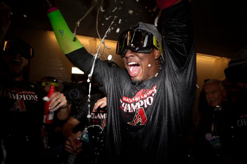 El intermedista Ketel Marte, de los Cascabeles de Arizona, festeja la victoria en el séptimo juego de la Serie de Campeonato de la Liga Nacional ante los Filis de Filadelfia, el martes 24 de octubre de 2023&nbsp;