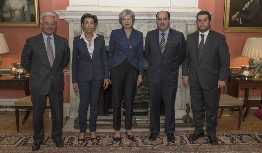 La jefa de Gobierno británica se reunió con el presidente de la Asamblea Nacional, Julio Borges, y la madre del opositor venezolano en arresto domiciliario Leopoldo López, Antonieta Mendoza.