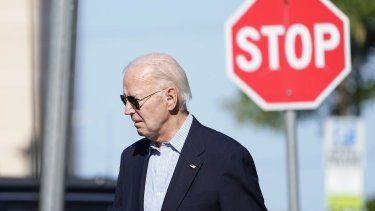 El presidente estadounidense Joe Biden sale de la iglesia católica St. Edmond en Rehoboth Beach, Delaware, el sábado 1 de junio de 2024.&nbsp;