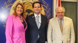 La presidenta de Miami Dade College, Madeline Pumariega, convocó una mesa redonda para la visita del embajador de EEUU en Perú, Bernie Navarro. A la cita acudió Asdrúbal Aguiar, profesor emérito y secretario general del Grupo IDEA La presidenta de Miami Dade College, Madeline Pumariega, convocó una mesa redonda para la visita del embajador de EEUU en Perú, Bernie Navarro. A la cita acudió Asdrúbal Aguiar, profesor emérito y secretario general del Grupo IDEA