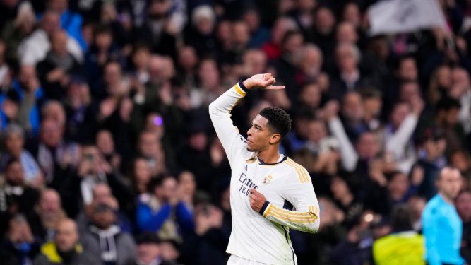 Jude Bellingham celebra tras anotar el segundo gol del Real Madrid en la victoria 4-2 ante Nápoli en la Liga de Campeones, el miércoles 29 de noviembre de 2023, en Madrid.