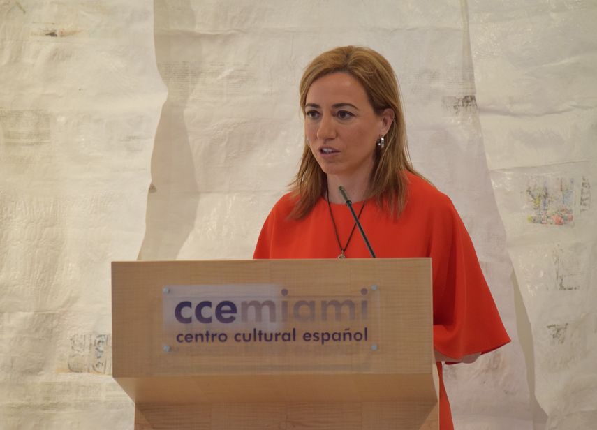 La exdiputada socialista y exministra del Gobierno de José Luis Rodríguez Zapatero habla en el Centro Cultural Español en Miami.