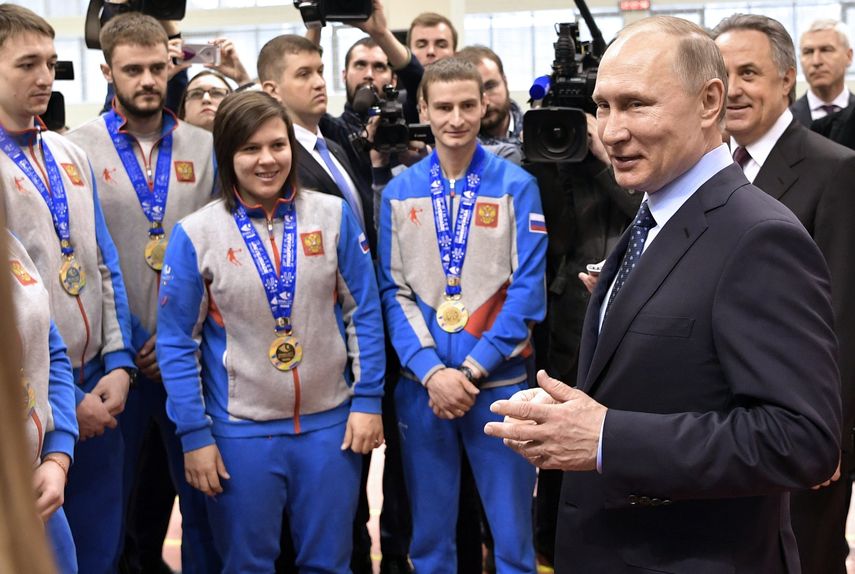 Vladimir Putin compartió este miércoles con algunos atletas rusos.