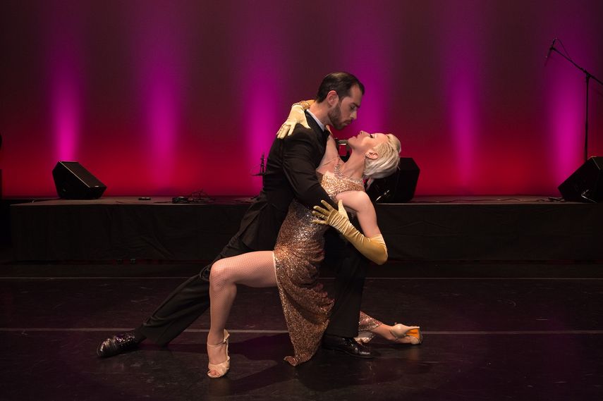 La primera bailarina Tere Sánchez Terraf y su pareja de baile en I´m Tango, (Yo soy tango), de Tango Lovers.&nbsp;