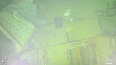 Imagen sin fecha proporcionada el domingo 25 de abril de 2021 por la Armada de Indonesia de partes del submarino KRI Nanggala que se hundió en el mar de Bali, Indonesia.&nbsp;