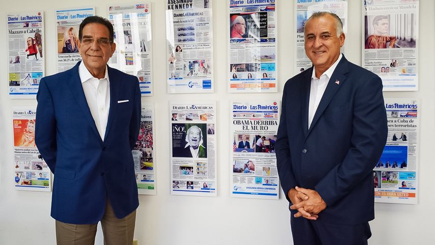 El candidato a la alcald&iacute;a de Miami-Dade Esteban Bovo (der.) y el comisionado condal Xavier Su&aacute;rez.