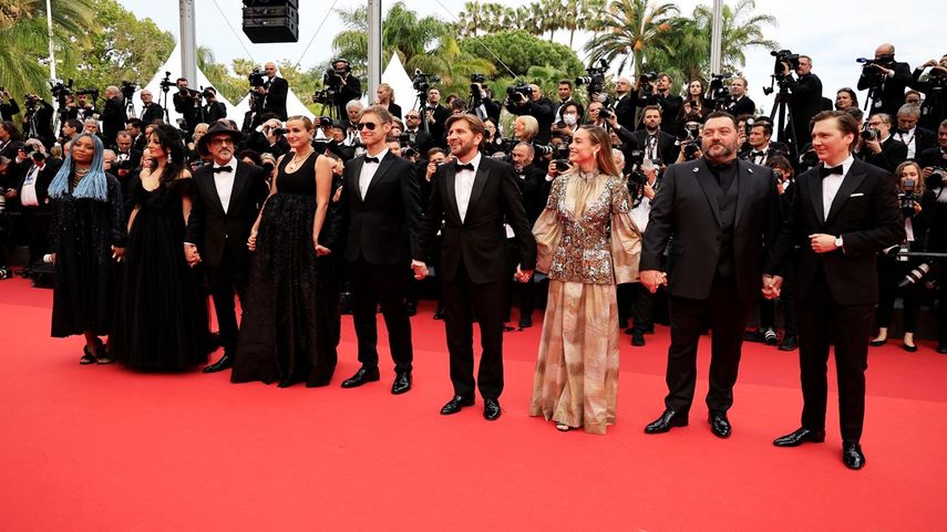 El director de cine sueco y presidente del jurado de la 76ª edición del Festival de Cannes Ruben Ostlund llega con los miembros del jurado: Rungano Nyoni, Maryam Touzani, Atiq Rahimi, Julia Ducournau, Damian Szifron, Brie Larson, Denis Menochet y Paul Dano para la ceremonia inaugural y la proyección de la película Jeanne du Barry el 16 de mayo de 2023.