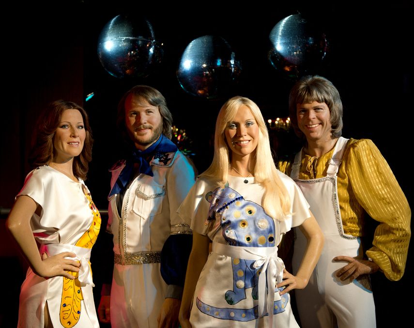 En esta foto de archivo tomada el 2 de octubre de 2012, se muestran modelos de cera de Madame Tussauds del grupo pop sueco Abba en una discoteca en el Renaissance Room de Londres.&nbsp;