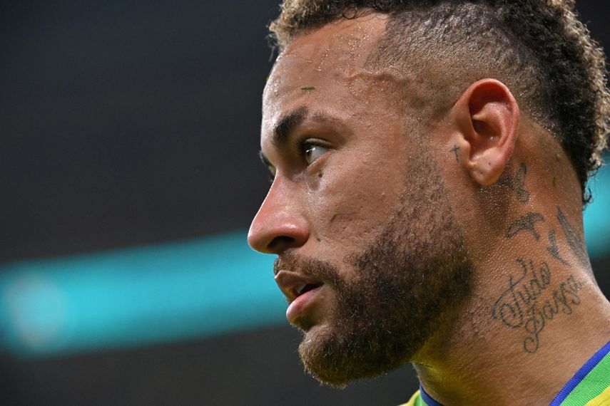 El capitán verdeamarelo, Neymar, se lastimó el tobillo derecho en la victoria 2-0 de Brasil ante Serbia el jueves, en lo que significó el debut de ambas escuadras en Catar 2022.