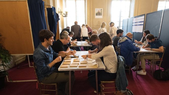 Conteo de las papeletas de votación en Burdeos.