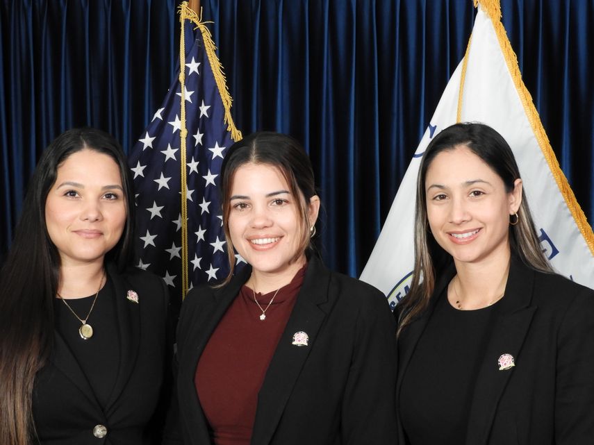 Yesenia Gruich, directora del Departamento de Licencias; Yenisel Barrerio, coordinadora de Servicios Comunitarios, y Valeria García, asistente ejecutiva de Monreal.