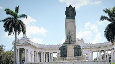 Monumento a José Miguel Gómez, presidente de la República de 1909 a 1913, ubicado en la calle G, en El Vedado, La Habana. Monumento a José Miguel Gómez, presidente de la República de 1909 a 1913, ubicado en la calle G, en El Vedado, La Habana.