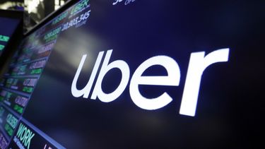 Foto tomada el 16 de agosto del 2019 de un cartel de Uber en la Bolsa de Valores de Nueva York.&nbsp;